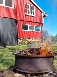 Outdoor fire pit